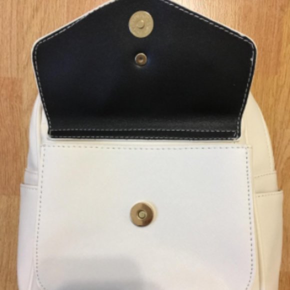 Mini white backpack/purse - Picture 2 of 4
